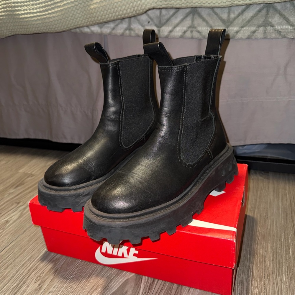 Simon Miller Leather Scrambler Chelsea Boots Black Womens Sz 39 EU Chunky Combat